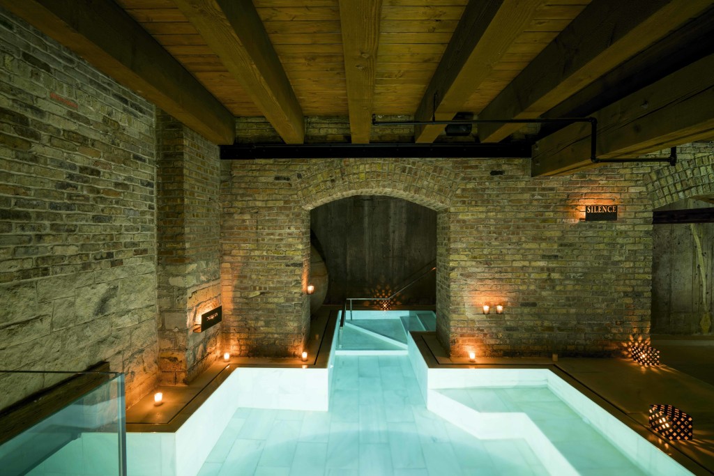 aireancienbathschicago-indoor_outdoor-bath